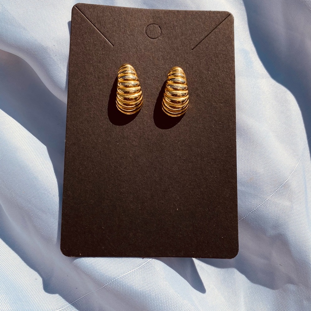 Shell Earrings - Picture 2 of 2